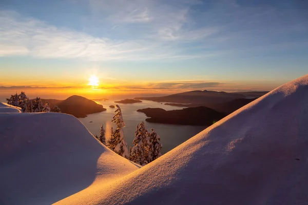 Schöne Kanadische Landschaft Während Eines Farbenfrohen Wintersonnenuntergangs Aufgenommen Von Oben — Stockfoto