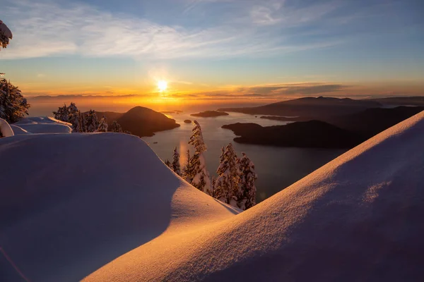 Schöne Kanadische Landschaft Während Eines Farbenfrohen Wintersonnenuntergangs Aufgenommen Von Oben — Stockfoto