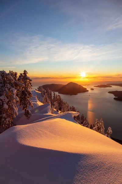 Schöne Kanadische Landschaft Während Eines Farbenfrohen Wintersonnenuntergangs Aufgenommen Von Oben — Stockfoto