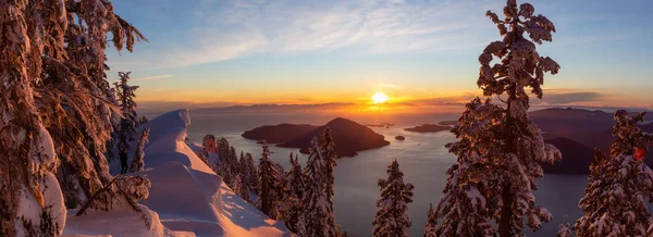 Güzel Panoramik Kanada Manzara Manzara Renkli Kış Günbatımı Sırasında Mnt — Stok fotoğraf