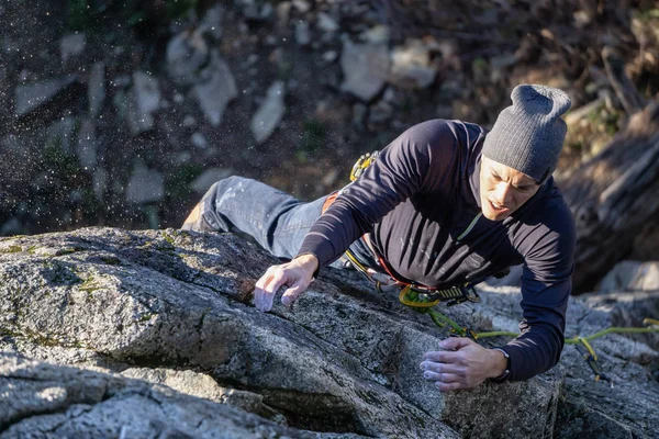 Latin Male Rock Climber Climbing Edge Cliff Sunny Winter Sunset — Stock Photo, Image