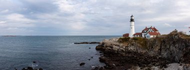 Portland kafa feneri güzel panoramik manzaralı Atlantik Okyanusu kıyısında. Fort Williams Park, Portland, Maine, Amerika Birleşik Devletleri alınan.