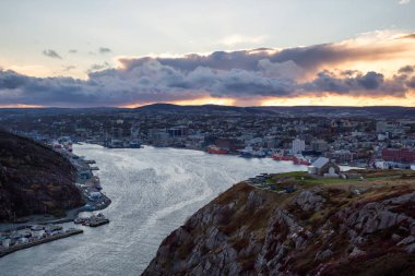 Sinyal Hill National Historic Site tepesinden günbatımı manzara. St. John's, Newfoundland, Kanada'da alınan