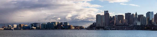 Paisagem Panorâmica Impressionante Centro Cidade Moderno Durante Pôr Sol Vibrante — Fotografia de Stock