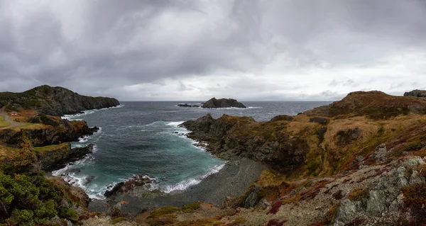 Panoramablick Auf Eine Felsige Atlantikküste Während Eines Bewölkten Tages Aufgenommen — Stockfoto
