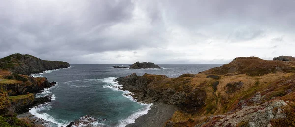 Panoramablick Auf Eine Felsige Atlantikküste Während Eines Bewölkten Tages Aufgenommen — Stockfoto