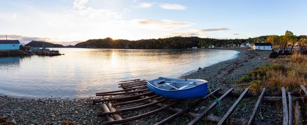 Wooden Boat Laying Atlantic Ocean Shore Vibrant Sunrise Taken Beachside — Stock Photo, Image
