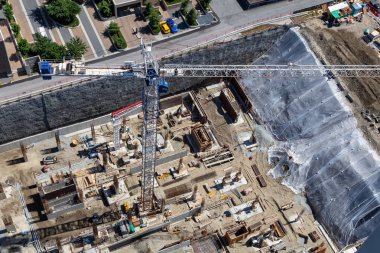 Burnaby, Vancouver, Bc, Kanada - 12 Temmuz 2018: Havadan görünümü bir konut inşaat alanında bir güneşli yaz günü sırasında bina.