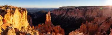 Güneşli bir gün batımı sırasında Amerikan bir manzara güzel manzarasına. Bryce Canyon Milli Parkı, Utah, Amerika Birleşik Devletleri içinde alınan.