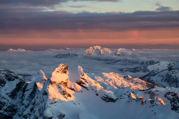 Luftaufnahme Einer Wunderschönen Kanadischen Landschaft Während Eines Winteruntergangs Der Nähe — Stockfoto