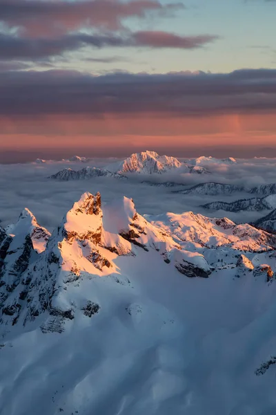 Luftaufnahme Einer Wunderschönen Kanadischen Landschaft Während Eines Winteruntergangs Der Nähe — Stockfoto