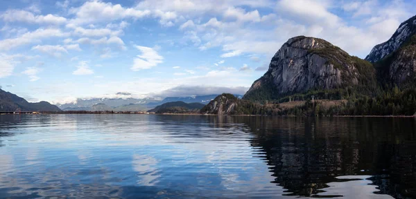 Pohled Krásné Panoramatické Kanadské Krajiny Populární Mezník Náčelník Mountain Během — Stock fotografie