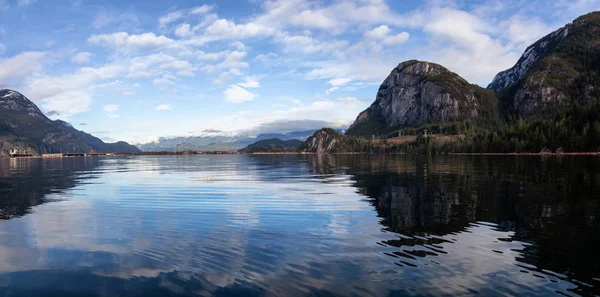 Pohled Krásné Panoramatické Kanadské Krajiny Populární Mezník Náčelník Mountain Během — Stock fotografie