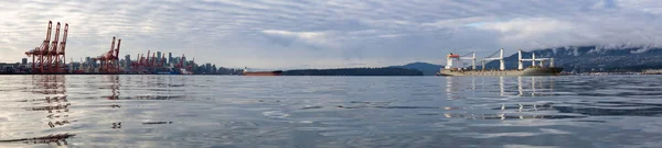 Vancouver Canadá Dezembro 2018 Grande Navio Carga Porto Durante Vibrante — Fotografia de Stock