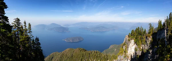 Nádherný Panoramatický Výhled Kanadské Horské Krajiny Během Živé Letní Den — Stock fotografie