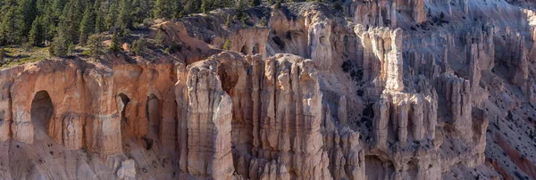 晴れた日の間にアメリカの風景の美しい景色 撮影でブライスキャニオン国立公園 ユタ州 アメリカ合衆国 — ストック写真