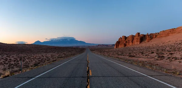 Route Panoramique Dans Désert Lors Lever Soleil Ensoleillé Pris Sur — Photo