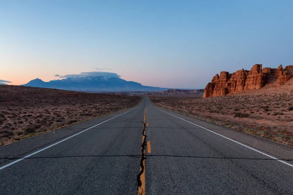 Malebná Silnice Poušti Během Živé Slunečné Svítání Trase Utah Spojené — Stock fotografie