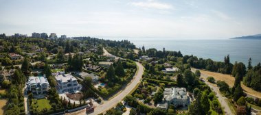Modern bir şehir bir güneşli yaz gün boyunca hava görünümünü. Vancouver, Bc, Kanada içinde alınan.