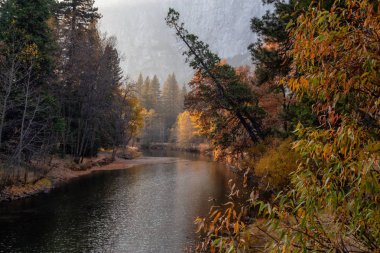 Güzel Amerikan manzara içinde Yosemite Milli Parkı, California, Amerika Birleşik Devletleri.