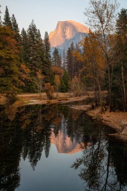 Güzel Amerikan manzara içinde Yosemite Milli Parkı, California, Amerika Birleşik Devletleri.