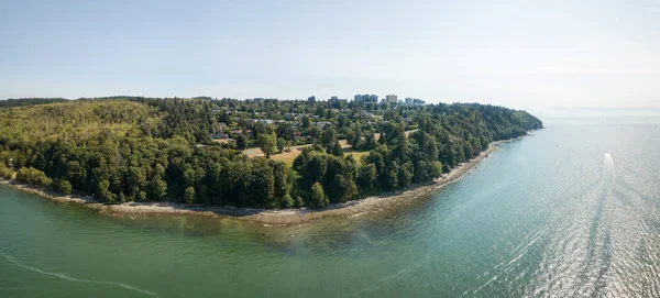 Luchtfoto Van Een Moderne Stad Tijdens Een Zonnige Zomerdag Genomen — Stockfoto