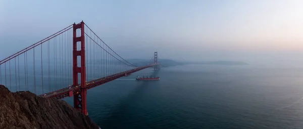 Bela Vista Panorâmica Ponte Golden Gate Durante Pôr Sol Nebuloso — Fotografia de Stock