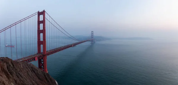 Bela Vista Panorâmica Ponte Golden Gate Durante Pôr Sol Nebuloso — Fotografia de Stock