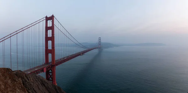 Bela Vista Panorâmica Ponte Golden Gate Durante Pôr Sol Nebuloso — Fotografia de Stock