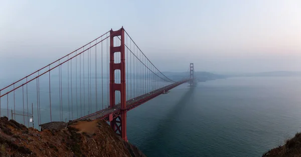 Bela Vista Panorâmica Ponte Golden Gate Durante Pôr Sol Nebuloso — Fotografia de Stock