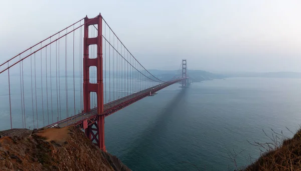 Bela Vista Panorâmica Ponte Golden Gate Durante Pôr Sol Nebuloso — Fotografia de Stock