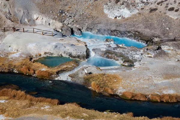 Widok Lotu Ptaka Naturalnych Gorących Źródeł Hot Creek Geologiczne Znajdujące — Zdjęcie stockowe