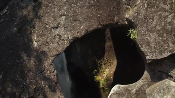 Krásný Letecký Pohled Vodopád Vzdálené Canyon Kanadské Horské Krajiny Přijata — Stock video