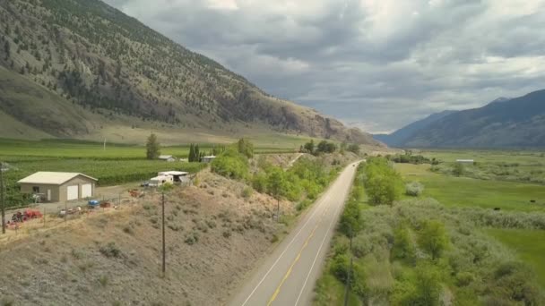 Canlı Güneşli Bir Gün Boyunca Çiftlik Alanlarıhavadan Görünümü Okanagan Interior — Stok video