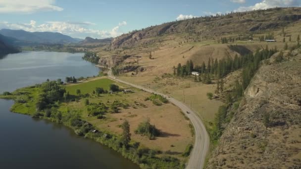 Flygvy Över Naturskön Väg Omgiven Det Vackra Kanadensiska Landskapet Pulserande — Stockvideo