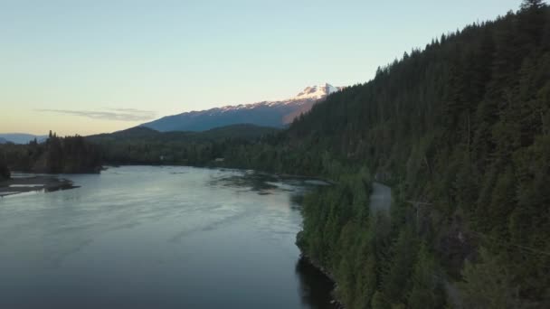 Mooie Luchtfoto Zeegezicht Uitzicht Stille Oceaan Kust Tijdens Een Zonsondergang — Stockvideo