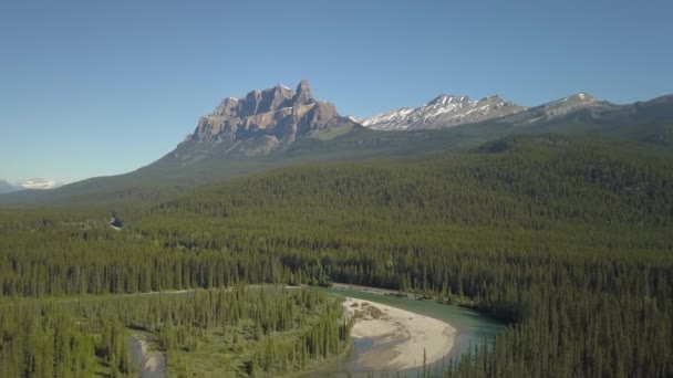 Flybilde Canadian Rockies Landscape Solrik Sommerdag Tatt Alberta Canada – stockvideo