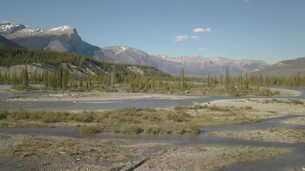 Vista Aérea Del Paisaje Rocoso Canadiense Durante Soleado Día Verano — Vídeo de stock