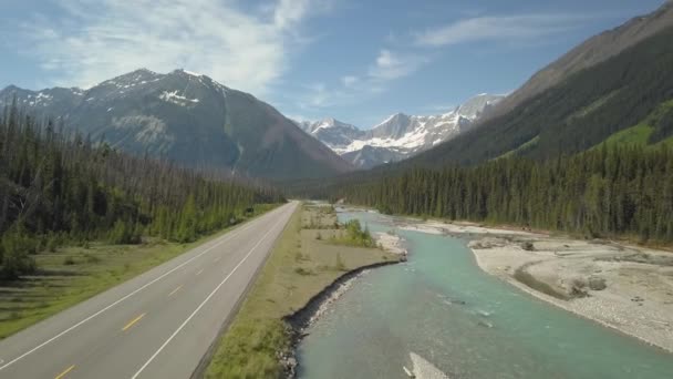 Aerial View Scenic Road Valley Surrounded Beautiful Canadian Mountain Landscape — Stock Video