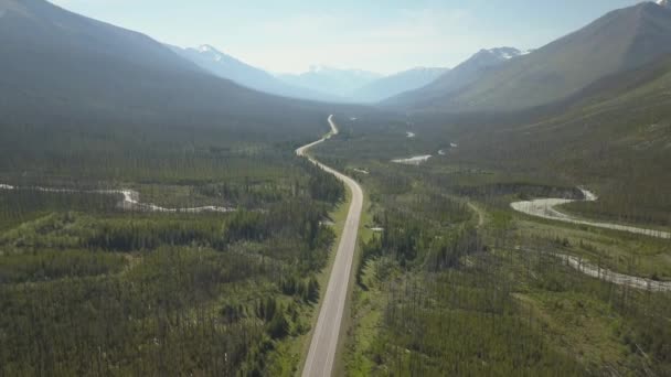 Güneşli Bir Yaz Günü Boyunca Güzel Kanada Dağ Manzara Ile — Stok video