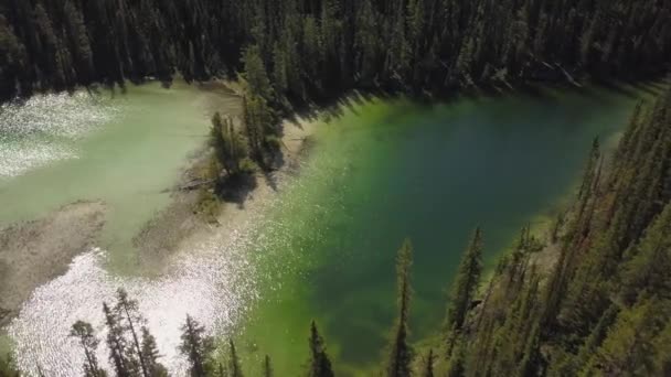Vista Aérea Colorido Lago Glaciar Desierto Tomado Banff Alberta Canadá — Vídeos de Stock