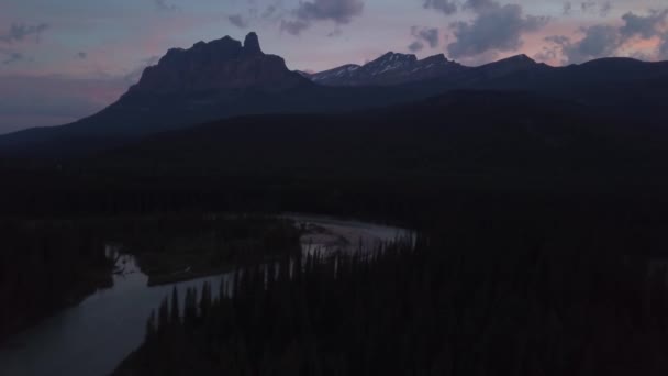 Letecký Pohled Malebnou Silnici Údolí Obklopenou Krásnou Kanadskou Horou Mountain — Stock video