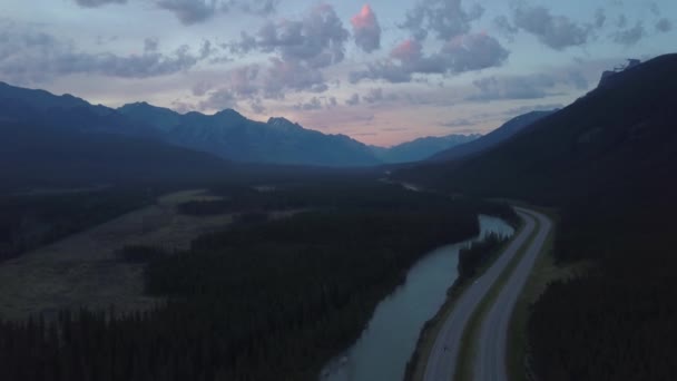 Vue Aérienne Une Route Pittoresque Dans Vallée Entourée Par Magnifique — Video