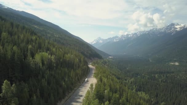 Luftaufnahme Einer Malerischen Route Tal Zwischen Den Bergen Einem Sonnigen — Stockvideo