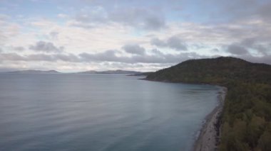 Güzel hava deniz manzarası görünümü canlı yaz gün doğumu sırasında Pasifik Okyanusu kıyısında. Alınan hibe Bay, Kuzey Vancouver Adası, British Columbia, Kanada.