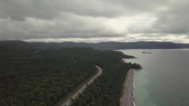 在北美五大湖上美丽的海滩鸟瞰图 在阳光明媚的日子里 苏必利尔湖 拍摄于加拿大安大略省阿川湾 — 图库视频影像