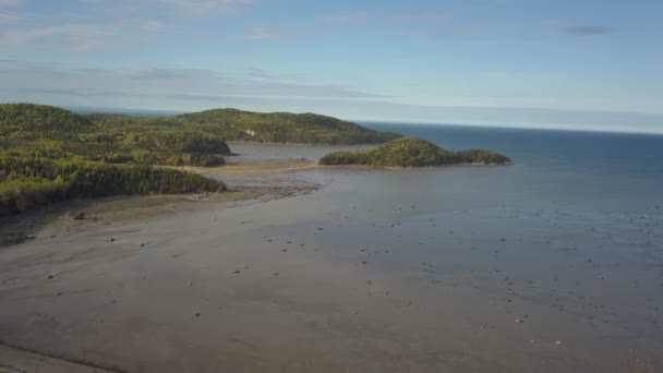 Luftaufnahme Einer Wunderschönen Kanadischen Landschaft Einem Sonnigen Sommertag Aufgenommen Northern — Stockvideo