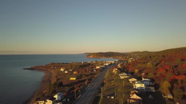 Luchtfoto Van Residentiële Woningen Buurt Van Een Strand Aan Atlantische — Stockvideo