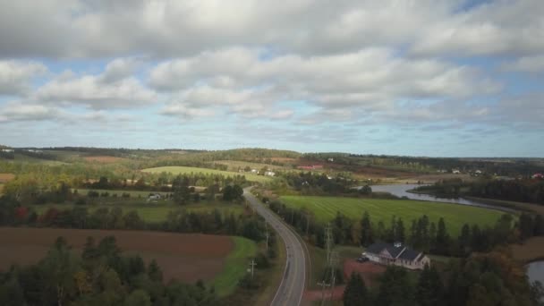 Vista Aérea Paisagem Farm Fields Durante Dia Sol Tomado Perto — Vídeo de Stock