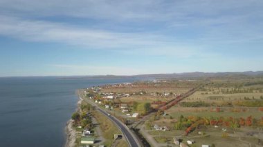 Bir güneşli sabah sırasında Atlantik Okyanusu kıyılarının havadan görünümü. Carleton, Quebec, Kanada alınan.